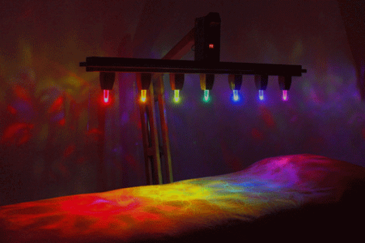 Ketten- und Kristallbett